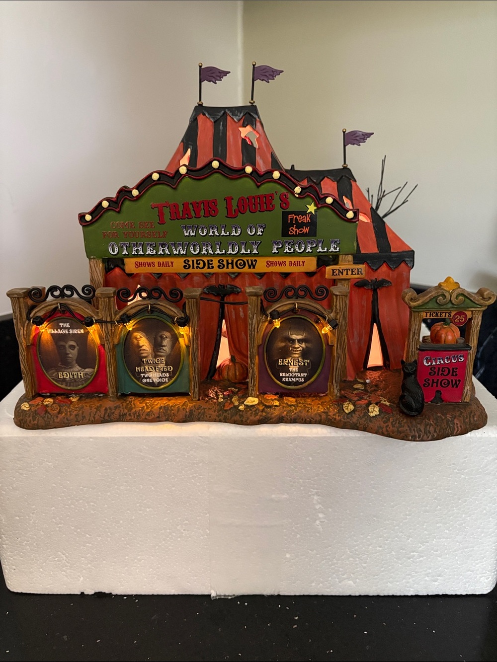 Department 56 Halloween Travis Louie Otherworldly Circus House & Sideshow Stars - Picture 3 of 17